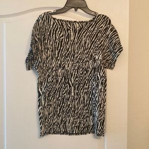 Black and White short sleeve top,
